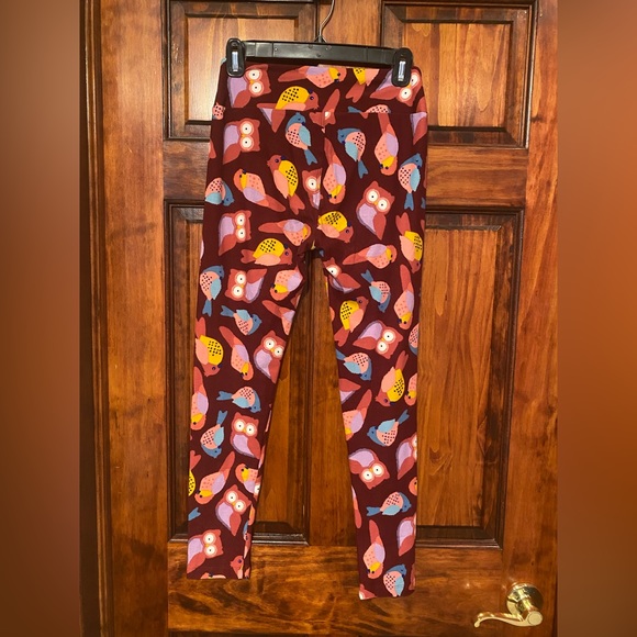 LuLaRoe OS Leggings Maroon Eggplant Wine Purple Birds Owls Parrots Parakeets - Picture 4 of 14